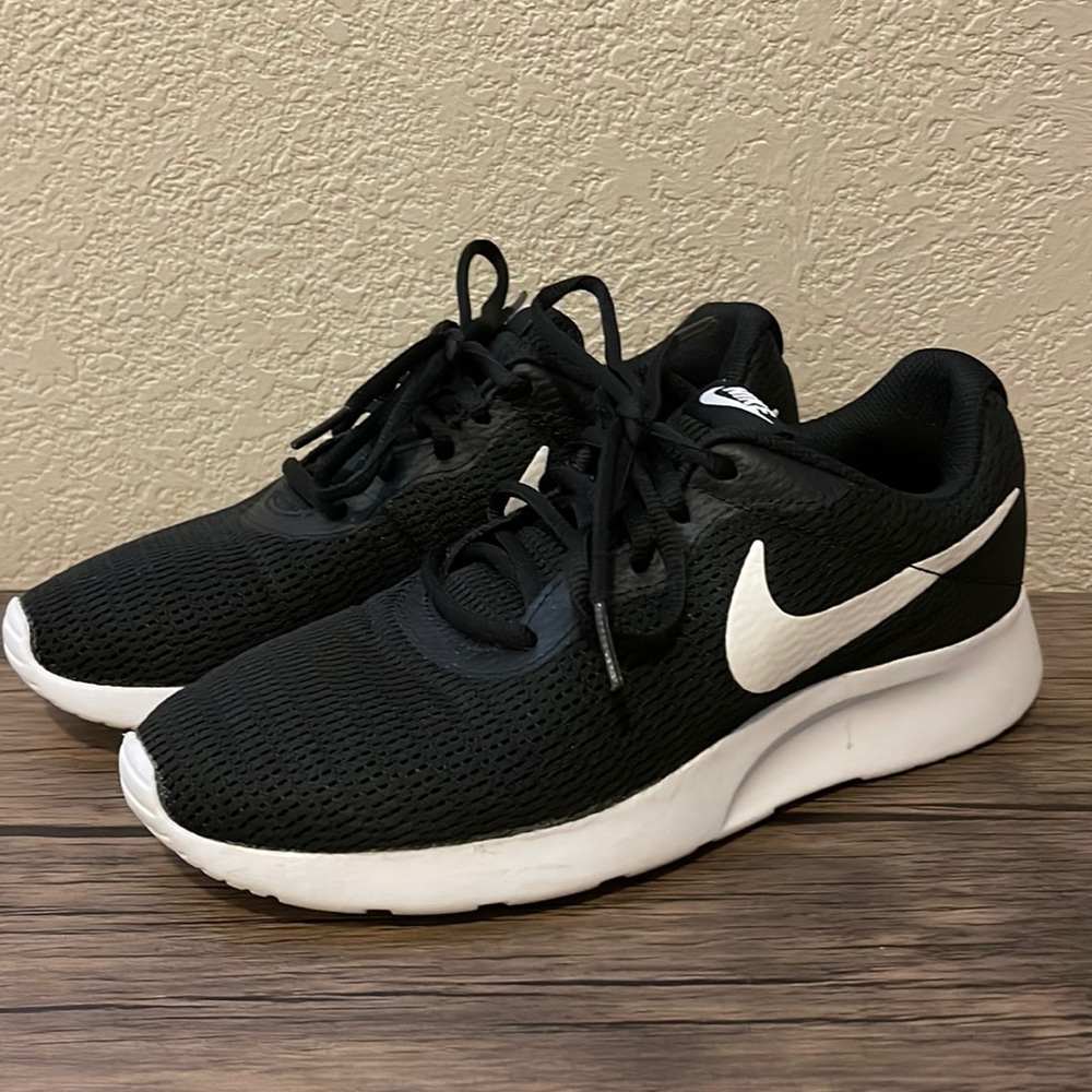Nike Tanjun Women’s Sneaker